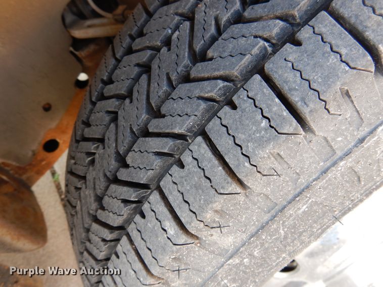 image for item GD9138 2005 Chevrolet Express G3500 shuttle bus