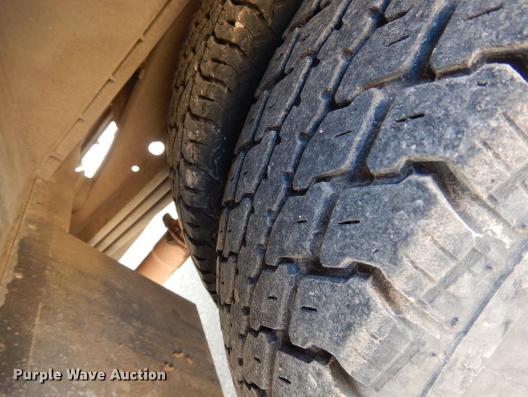 image for item GD9138 2005 Chevrolet Express G3500 shuttle bus