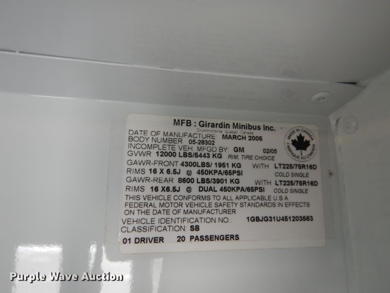 image for item GD9138 2005 Chevrolet Express G3500 shuttle bus