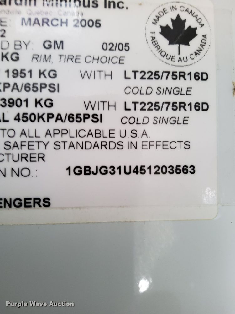 image for item GD9138 2005 Chevrolet Express G3500 shuttle bus