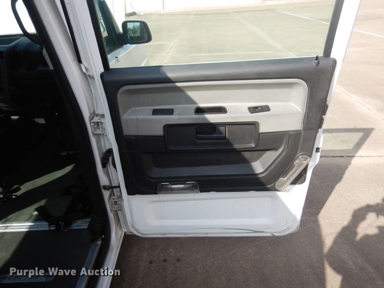 image for item GD9139 2012 VPG MV1CD SUV