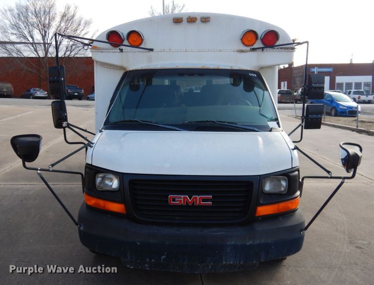 image for item GD9141 2003 GMC Savana G3500 Thomas school bus