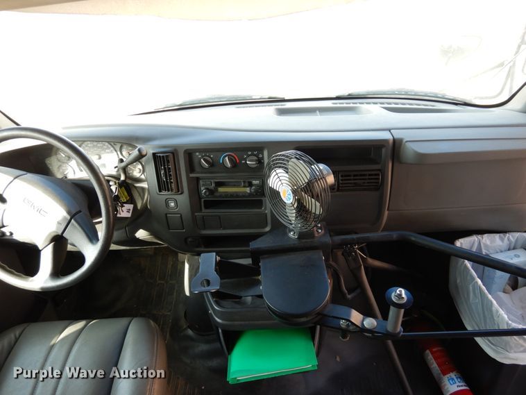 image for item GD9141 2003 GMC Savana G3500 Thomas school bus