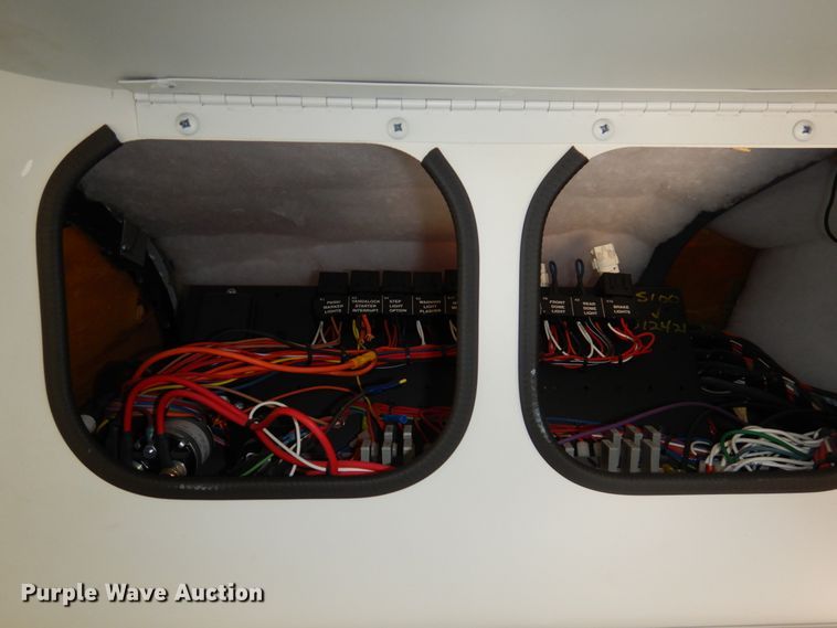 image for item GD9141 2003 GMC Savana G3500 Thomas school bus