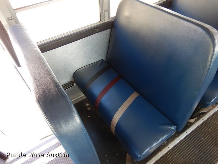 image for item GD9141 2003 GMC Savana G3500 Thomas school bus