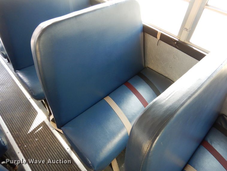 image for item GD9141 2003 GMC Savana G3500 Thomas school bus