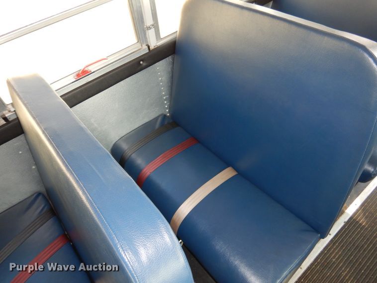 image for item GD9141 2003 GMC Savana G3500 Thomas school bus