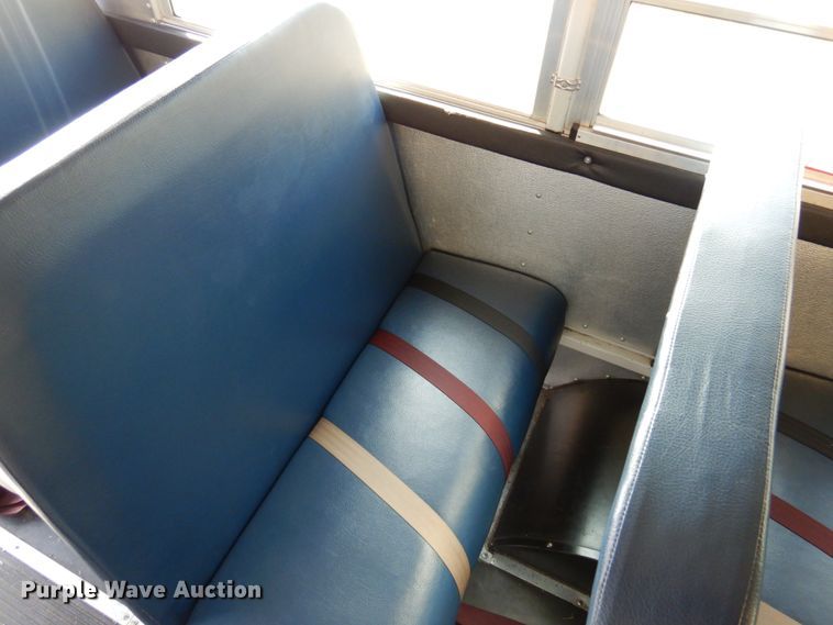 image for item GD9141 2003 GMC Savana G3500 Thomas school bus