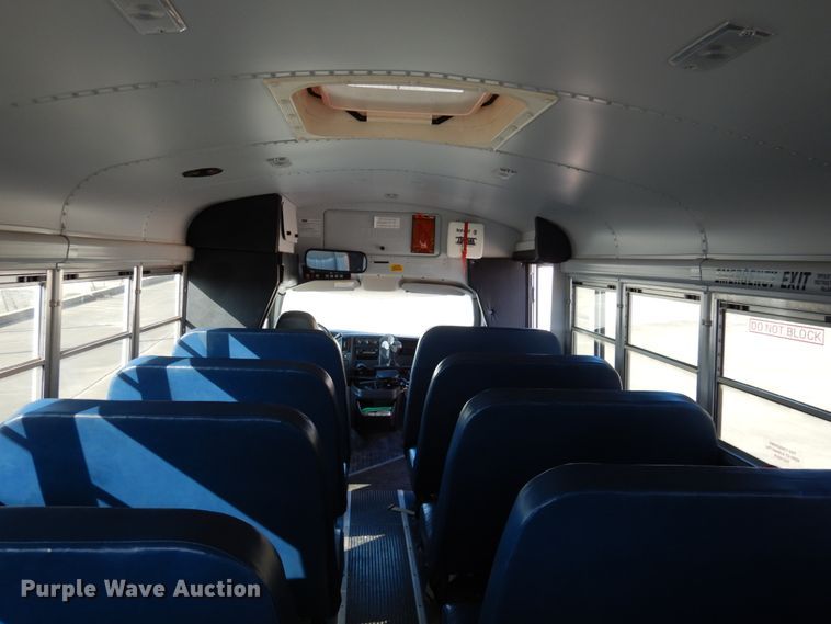 image for item GD9141 2003 GMC Savana G3500 Thomas school bus