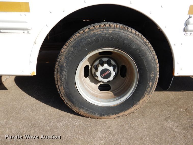 image for item GD9141 2003 GMC Savana G3500 Thomas school bus