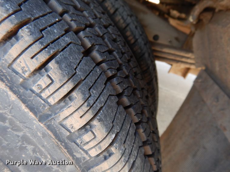 image for item GD9141 2003 GMC Savana G3500 Thomas school bus