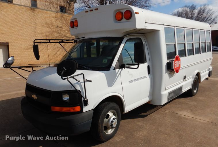 image for item GD9142 2004 Chevrolet Express G3500 school bus