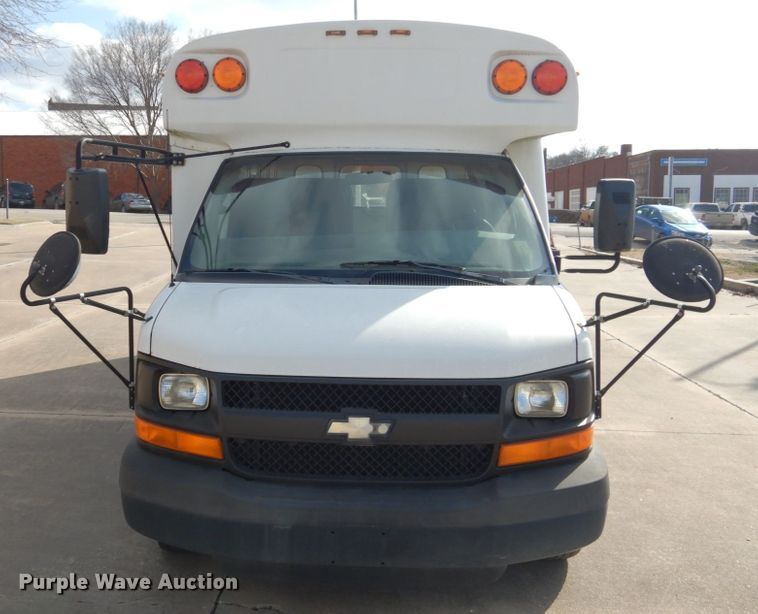 image for item GD9142 2004 Chevrolet Express G3500 school bus
