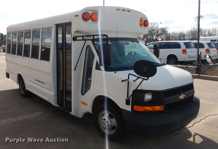 image for item GD9142 2004 Chevrolet Express G3500 school bus