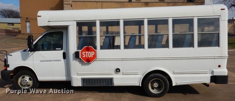 image for item GD9142 2004 Chevrolet Express G3500 school bus