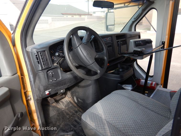 image for item GD9142 2004 Chevrolet Express G3500 school bus