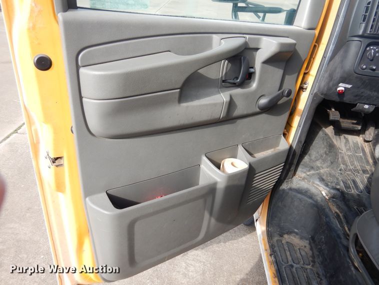 image for item GD9142 2004 Chevrolet Express G3500 school bus