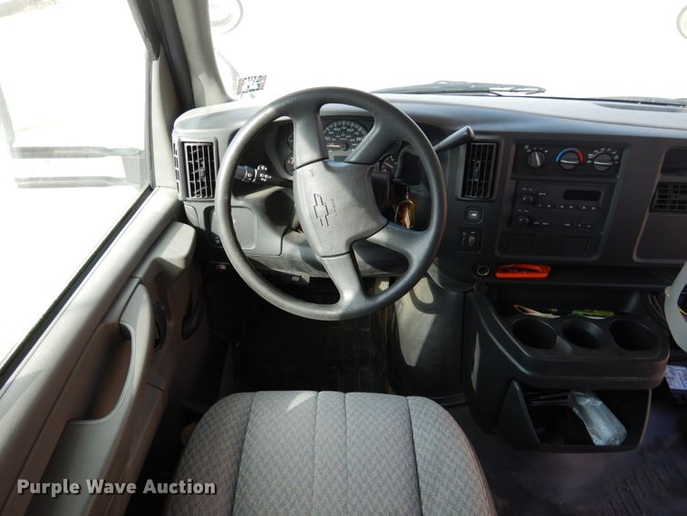 image for item GD9142 2004 Chevrolet Express G3500 school bus