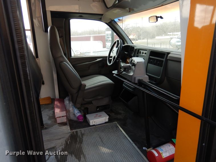 image for item GD9142 2004 Chevrolet Express G3500 school bus