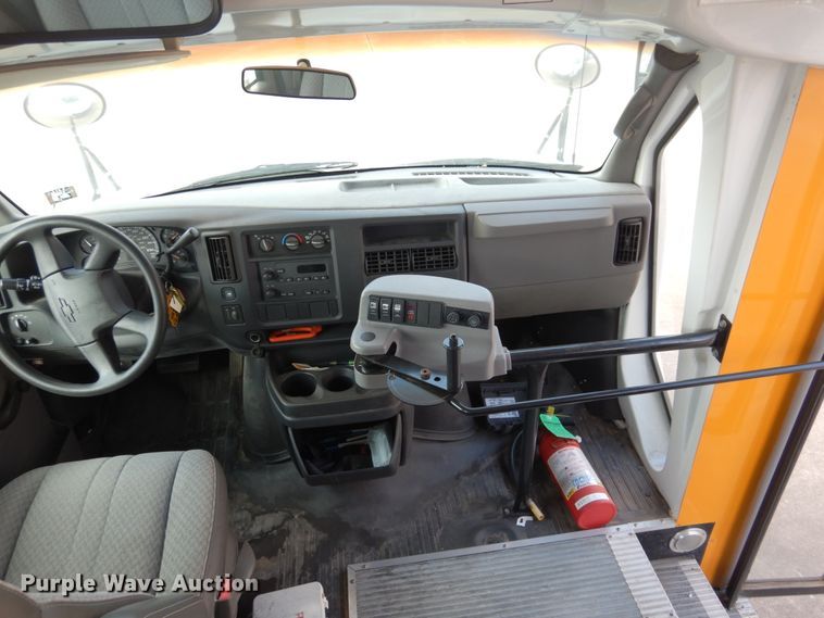 image for item GD9142 2004 Chevrolet Express G3500 school bus