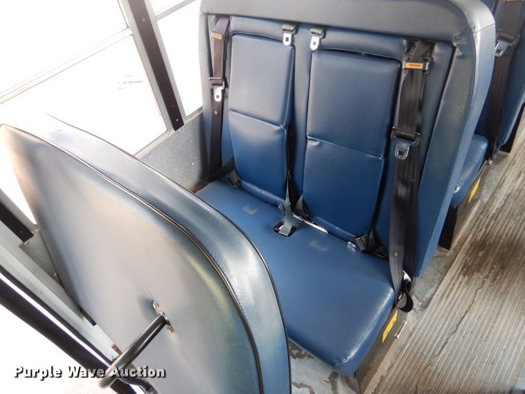 image for item GD9142 2004 Chevrolet Express G3500 school bus