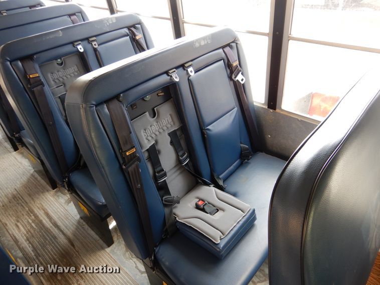 image for item GD9142 2004 Chevrolet Express G3500 school bus