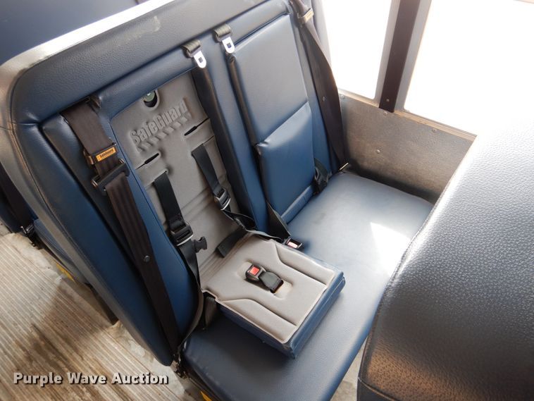 image for item GD9142 2004 Chevrolet Express G3500 school bus