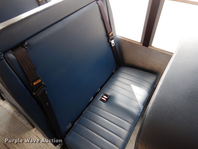 image for item GD9142 2004 Chevrolet Express G3500 school bus