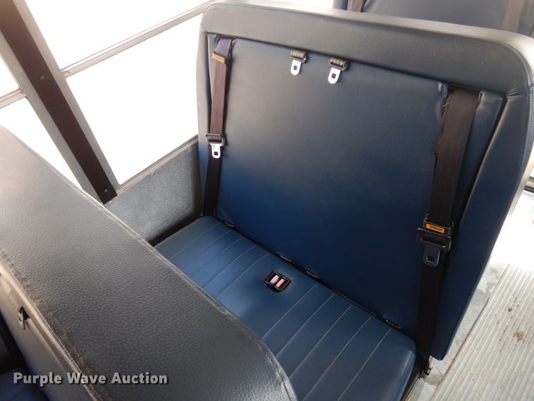 image for item GD9142 2004 Chevrolet Express G3500 school bus