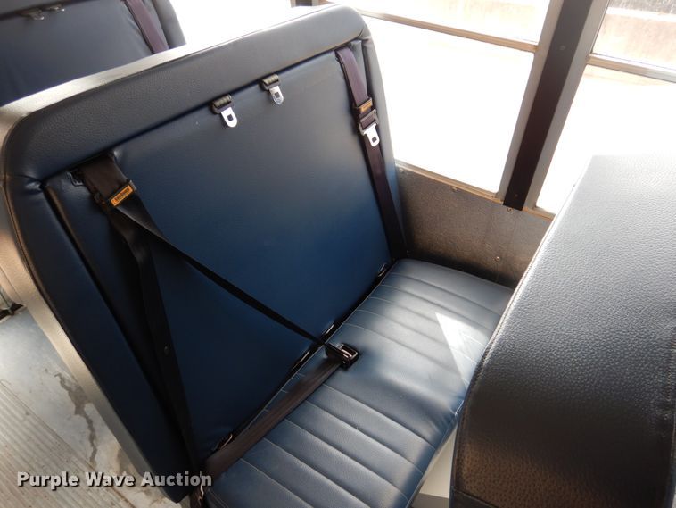 image for item GD9142 2004 Chevrolet Express G3500 school bus