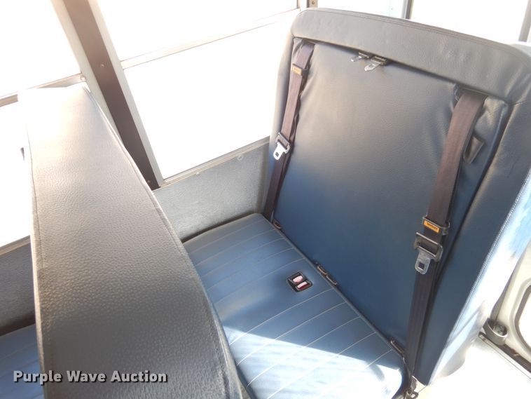 image for item GD9142 2004 Chevrolet Express G3500 school bus