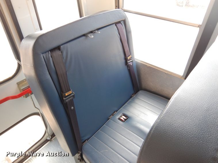 image for item GD9142 2004 Chevrolet Express G3500 school bus