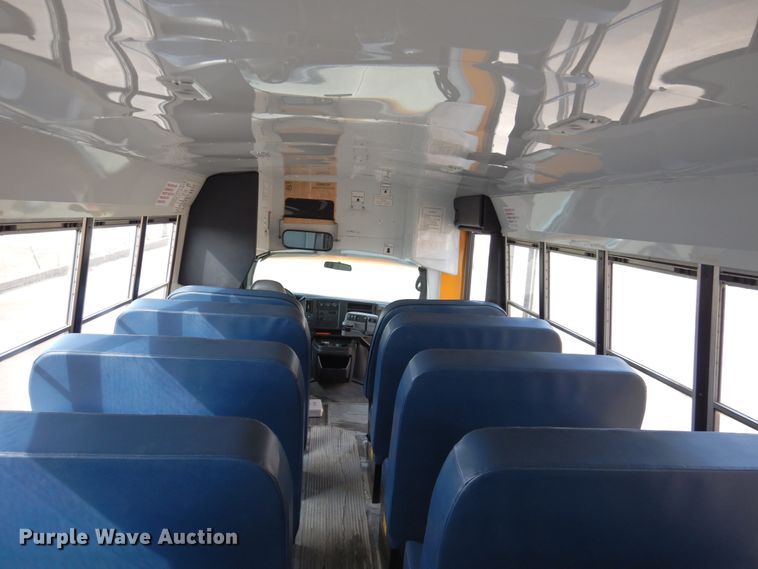 image for item GD9142 2004 Chevrolet Express G3500 school bus