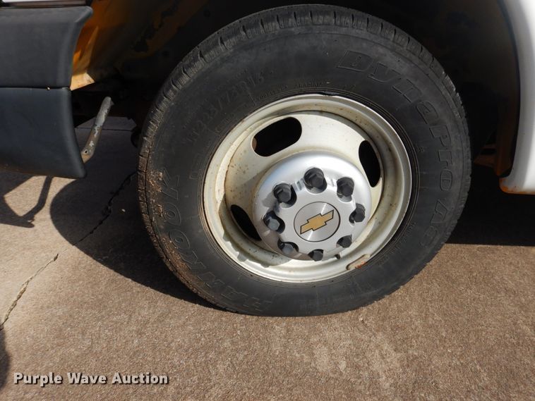 image for item GD9142 2004 Chevrolet Express G3500 school bus