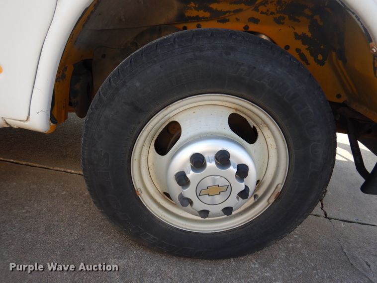 image for item GD9142 2004 Chevrolet Express G3500 school bus