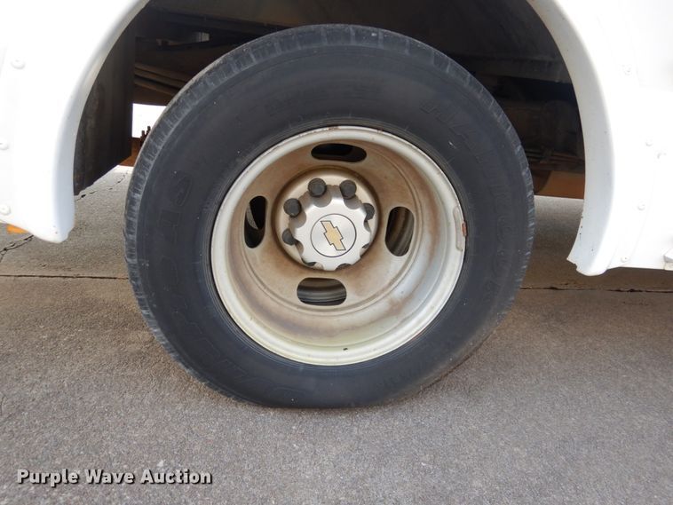 image for item GD9142 2004 Chevrolet Express G3500 school bus