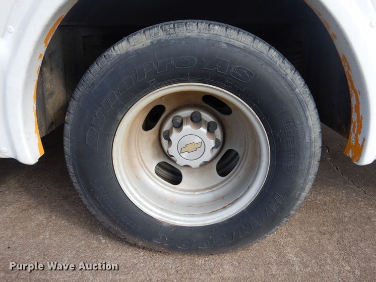 image for item GD9142 2004 Chevrolet Express G3500 school bus