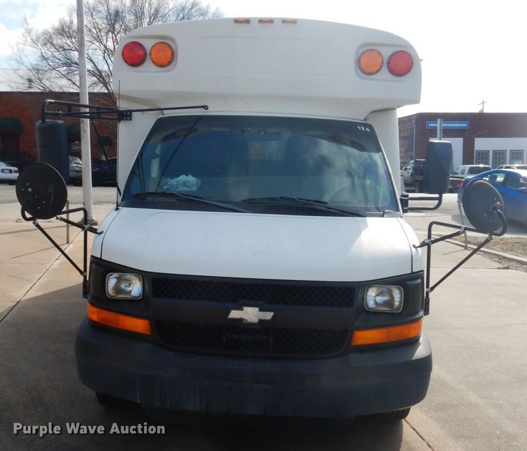 image for item GD9143 2005 Chevrolet Express G3500 school bus