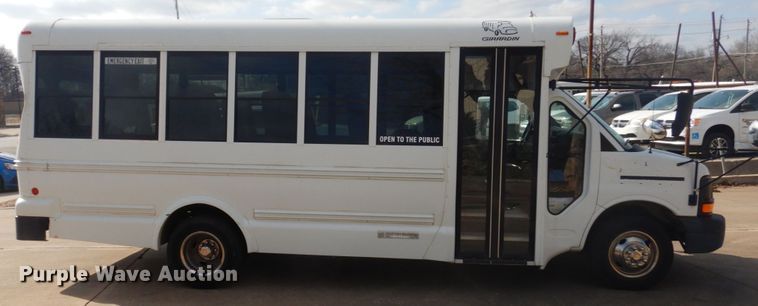 image for item GD9143 2005 Chevrolet Express G3500 school bus