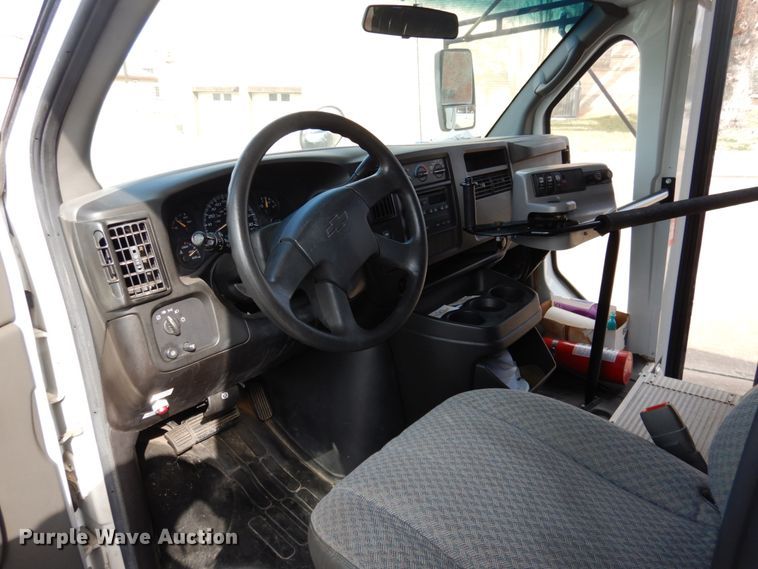 image for item GD9143 2005 Chevrolet Express G3500 school bus