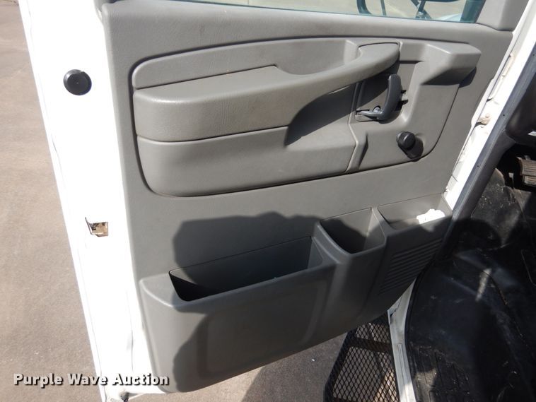 image for item GD9143 2005 Chevrolet Express G3500 school bus