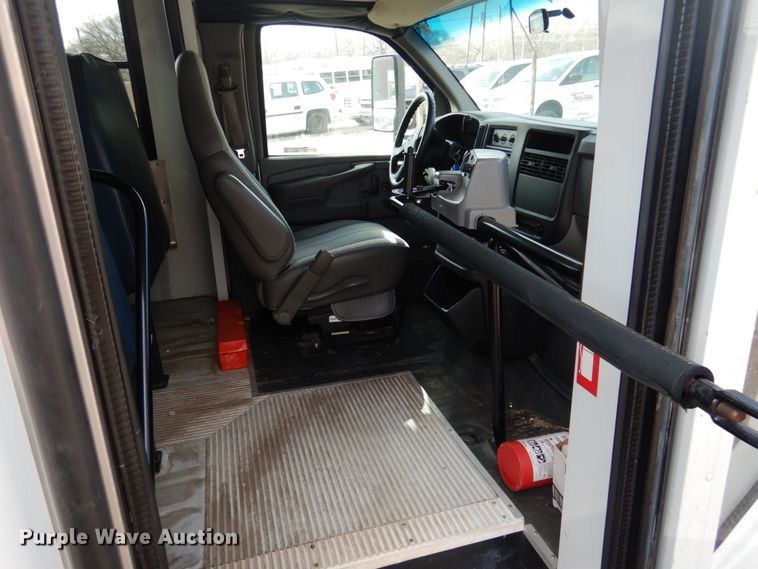 image for item GD9143 2005 Chevrolet Express G3500 school bus