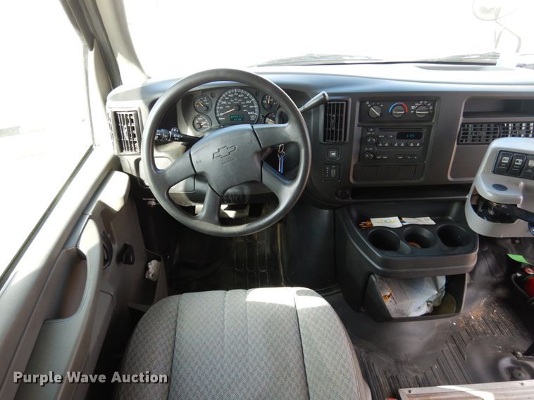 image for item GD9143 2005 Chevrolet Express G3500 school bus