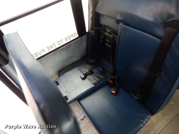 image for item GD9143 2005 Chevrolet Express G3500 school bus