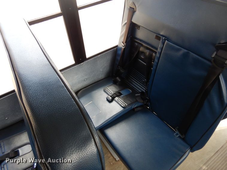 image for item GD9143 2005 Chevrolet Express G3500 school bus