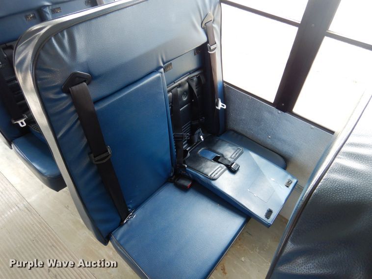 image for item GD9143 2005 Chevrolet Express G3500 school bus