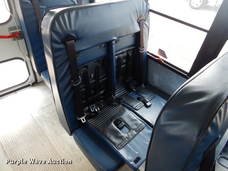 image for item GD9143 2005 Chevrolet Express G3500 school bus