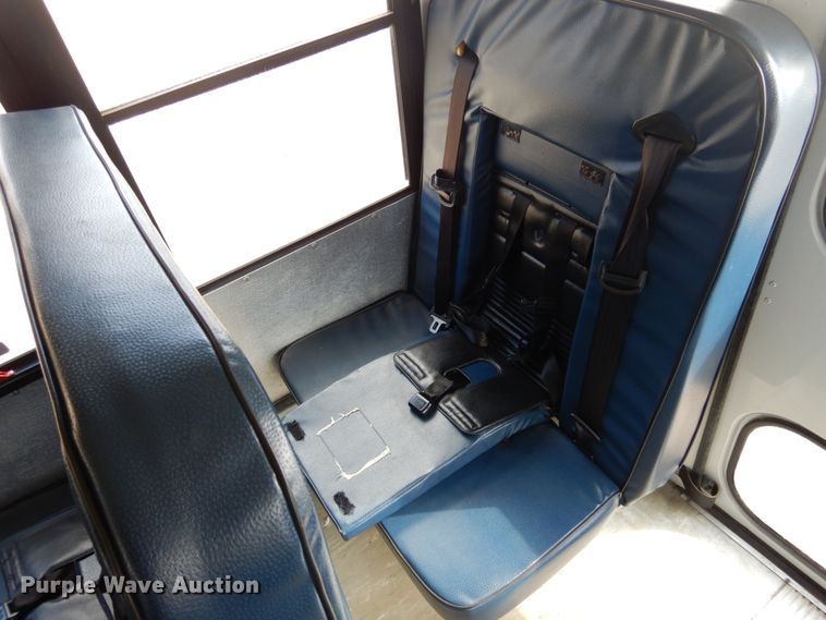 image for item GD9143 2005 Chevrolet Express G3500 school bus