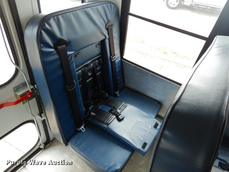 image for item GD9143 2005 Chevrolet Express G3500 school bus