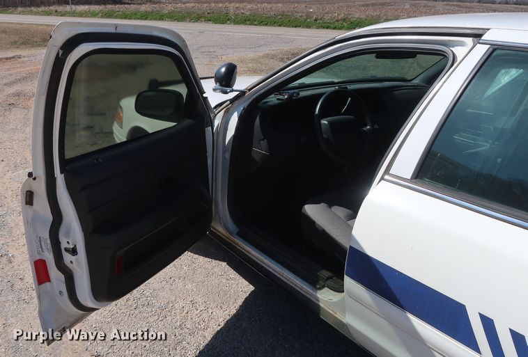 image for item GD9996 2006 Ford Crown Victoria Police Interceptor
